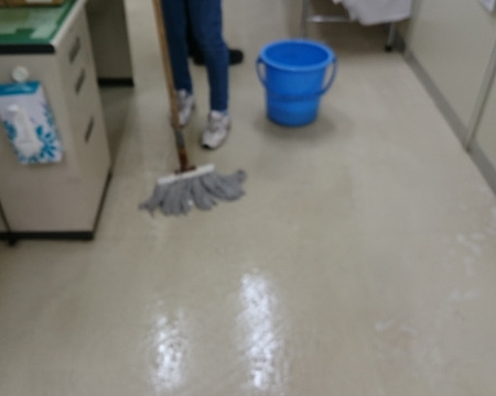 病室の剥離清掃